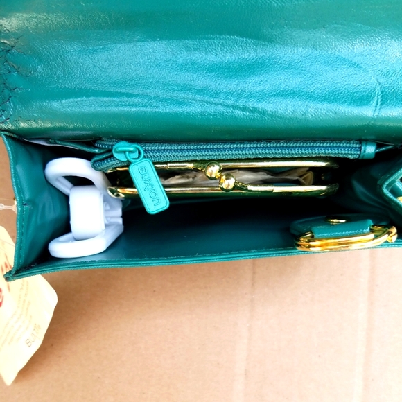 NWT  Leather Purse with Mirror and Inside Zipped Compartments, Key chain Holder - Picture 4 of 9